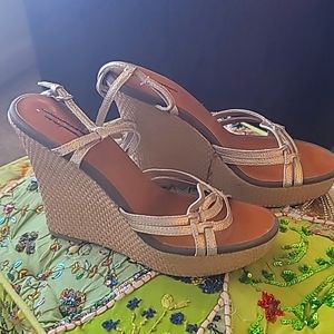 American Eagle NWOT Wedge Sandal Sz 9